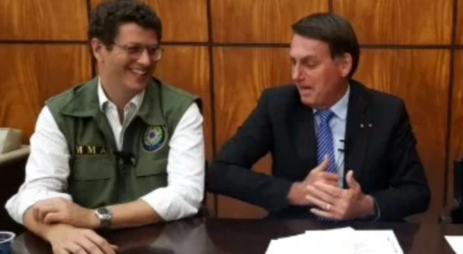 Bolsonaro ironiza contágio de covid-19 no STF: “Dormem de máscara mas pegaram o vírus”