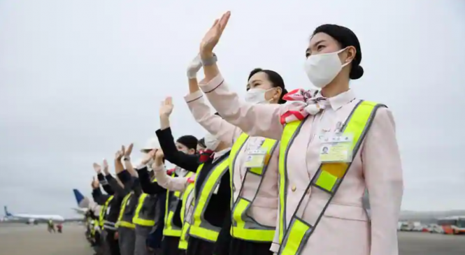 Adeus ‘senhoras e senhores’: Japan Airlines vai adotar saudações de gênero neutro