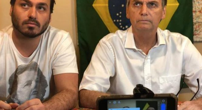 Bolsonaro e Carluxo vão mudar discurso sobre vacina por causa da eleição