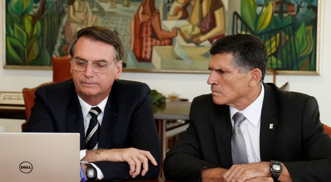 Generais chamam Bolsonaro de ‘fanfarrão’ e ‘arrogante’ pelo Twitter