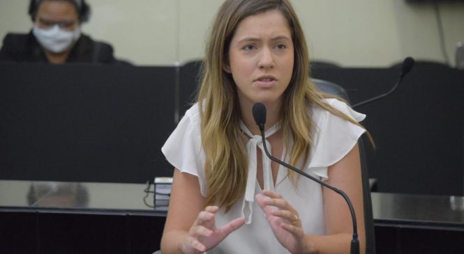 Cibele Moura repercute caso de estupro da blogueira Mariana Ferrer e repudia ataques