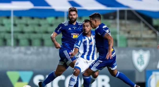 CSA empata com Cruzeiro em confronto que teve homenagem para Felipão