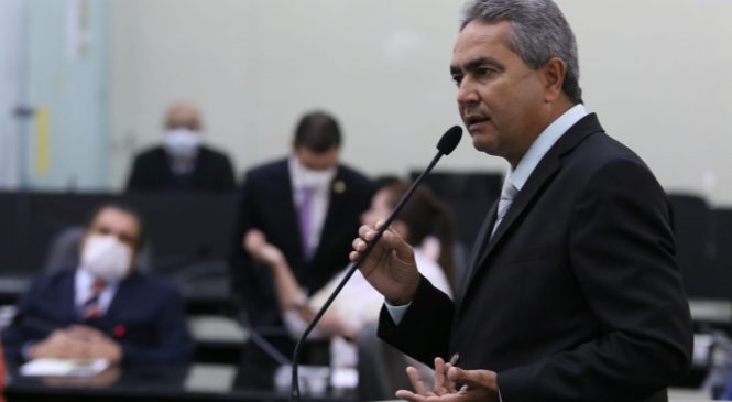 Francisco Tenório lamenta vítimas da Covid-19 e critica decisão que liberou campanha eleitoral