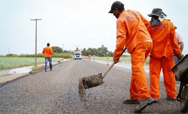 Renan Filho autoriza reconstrução da rodovia AL-460 em Porto de Pedras nesta quarta