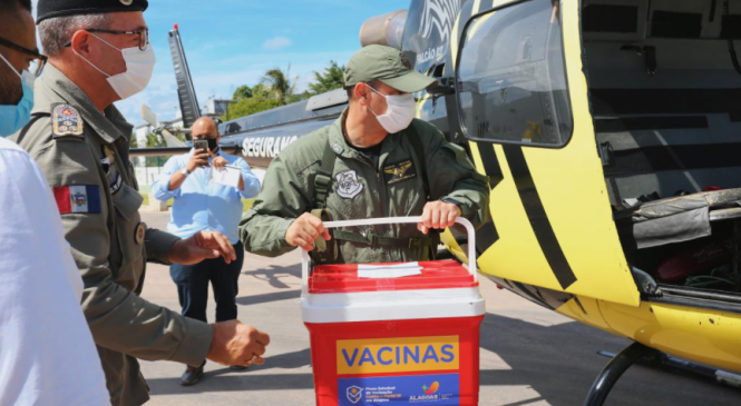 Grupamento Aéreo transporta vacinas para hospitais de Porto Calvo e Arapiraca