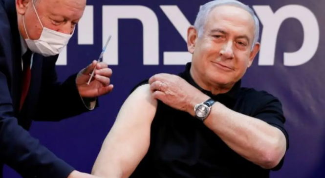 Primeiro-ministro de Israel estrela vídeo para campanha de vacinação e contra fakenews