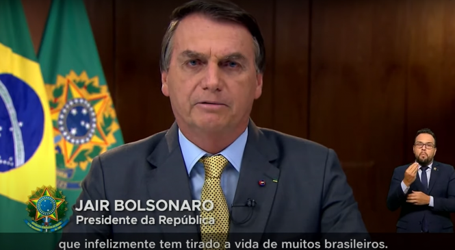 Em pronunciamento ao som de panelaços, Bolsonaro vende país de fantasia