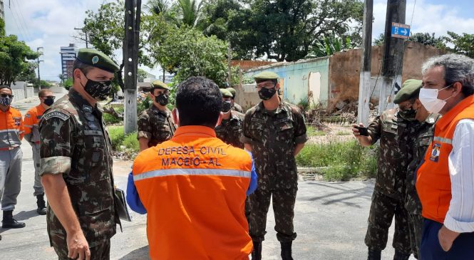 Defesa Civil de Maceió recebe visita do comando do Exército Brasileiro em Alagoas