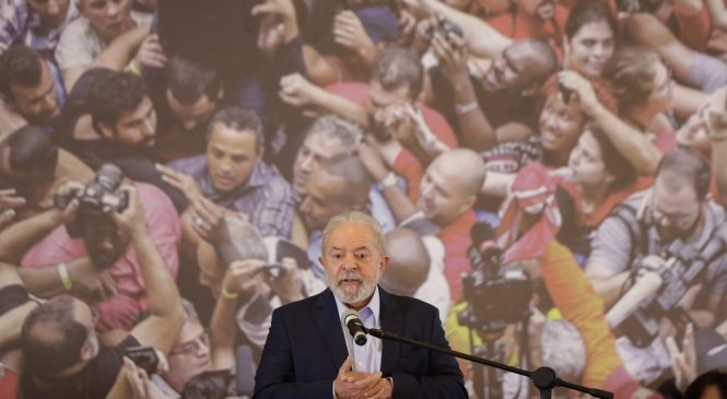 Lula tem sentenças anulas, fica elegível e PT já negocia apoio a partidos de centro