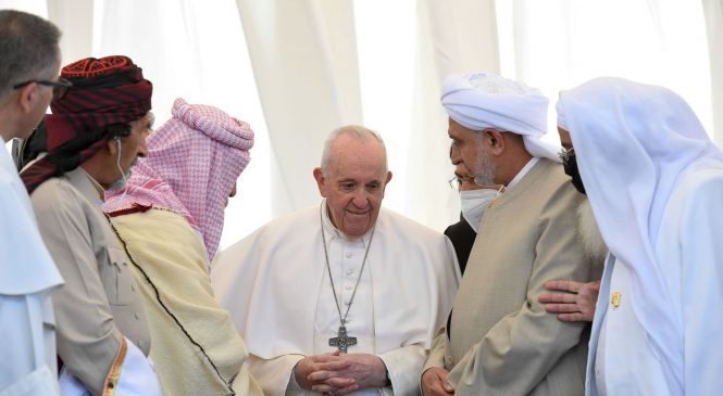 Papa Francisco deixa o Iraque após visita de três dias