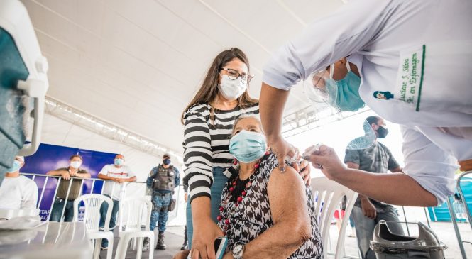 Brasil é o País que mais vacina, diz Bolsonaro para estabanados seguidores
