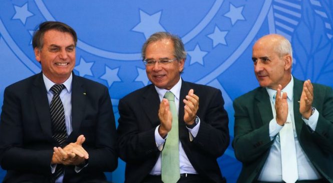 Bolsonaro, Guedes e Ramos dão a entender que o governo atua para matar