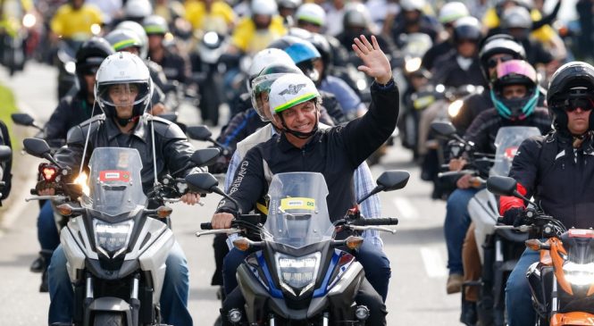 PM gastou R$ 545 mil no passeio de moto de Bolsonaro