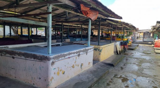 Prefeitura promove mutirão de limpeza no Mercado do Benedito Bentes