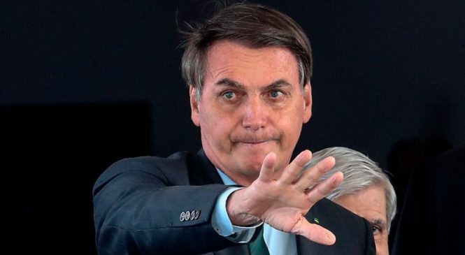 Bolsonaro fala com o WhatsApp, mas megagrupos do app mesmo só após eleição