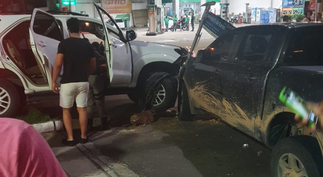 Polícia prende motorista alcoolizado após acidente e confusão na avenida Amélia Rosa