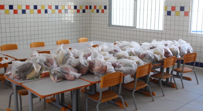 Prefeitura de Maceió inicia entrega de kits de alimentação escolar nesta quarta