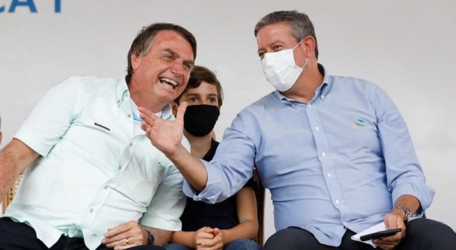 Arthur Lira sela “casal hétero” com Bolsonaro ao seguir crítico da CPI e de impeachment