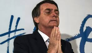 Bolsonaro pede perdão ao STF rezando o “Pai Nosso que estás no céu”