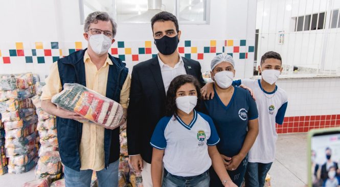 JHC inicia distribuição de kits de alimentação para 53 mil alunos em Maceió