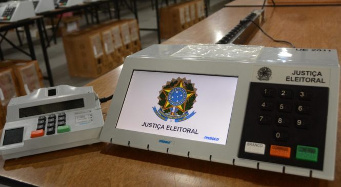 TSE rebate mentiras de Bolsonaro sobre as urnas eletrônicas no Brasil