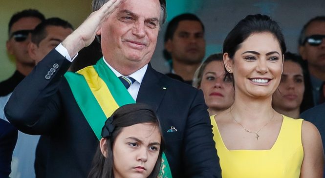 Bolsonaro quer que o Exército matricule sua filha, sem processo seletivo, em colégio militar
