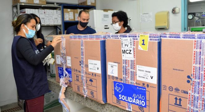 Alagoas recebe quase 115 mil doses de imunizantes contra a Covid-19