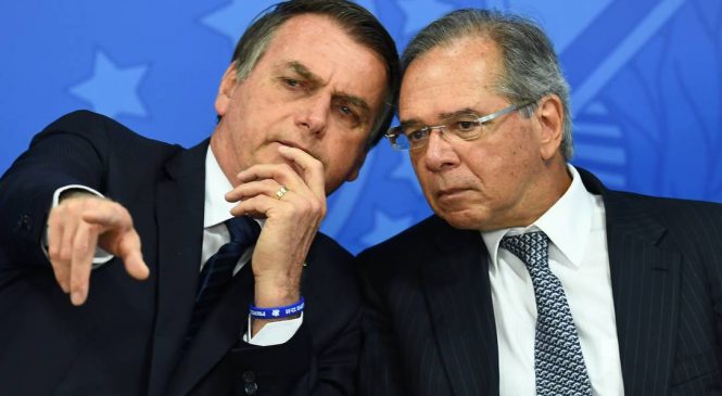 Bolsonaro faz alerta para grave crise elétrica e Guedes sugere nem chorar com alta da energia