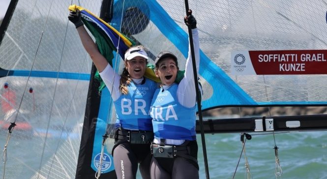 Martine Grael e Kahena Kunze conquistam o ouro olímpico em Tóquio