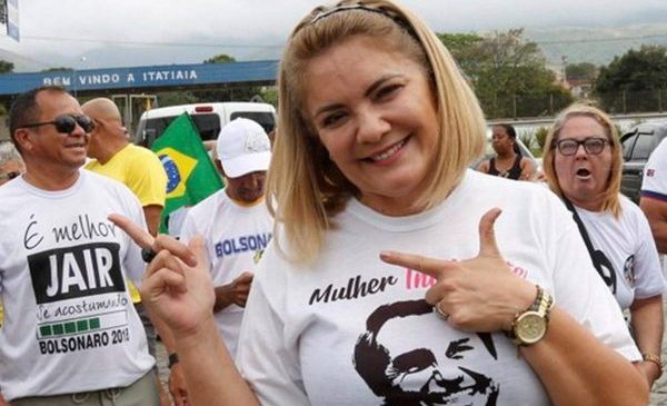 Ame-o ou deixe-o: Ex-mulher de Bolsonaro perde cidadania brasileira