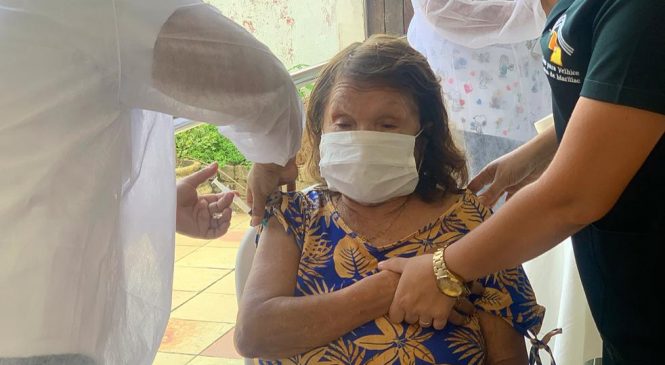 Prefeitura inicia imunização em abrigos de Maceió
