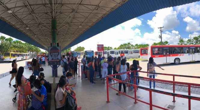 Para evitar alta da passagem, JHC anuncia que vai zerar alíquota do ISS para os ônibus em Maceió