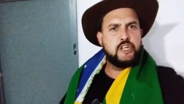 Foragido, Zé Trovão exige vídeo com “hora e data” de Bolsonaro pedindo para liberar as estradas