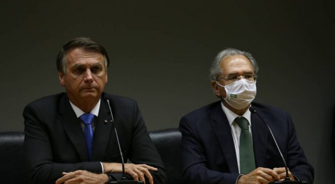 Em coletiva com Guedes, Bolsonaro tenta acalmar mercado e diz que não fará ‘aventura’