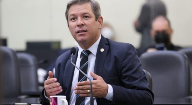 Cabo Bebeto critica ação do Poder Judiciário exigindo vacinação de crianças contra a Covid-19