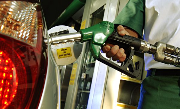 Gasolina: Preço cai pela 4ª semana consecutiva nos postos do Brasil