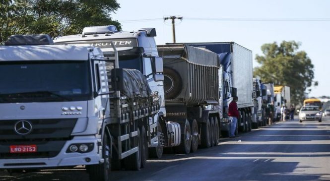 Greve: Caminhoneiros ameaçam “parar o Brasil” a partir desta segunda-feira