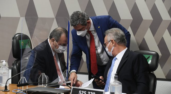Rogério Carvalho do PT, Collor, Omar Aziz: quem votou sim no Senado pelo orçamento secreto