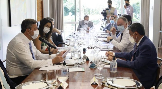 Lira realiza almoço com deputados para negociar PEC dos precatórios