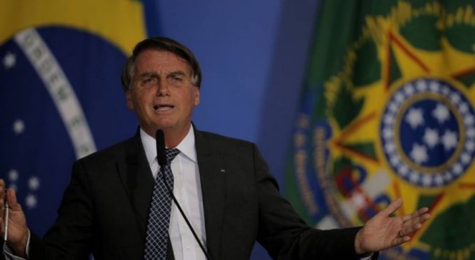 Bolsonaro diz que indulto a Silveira é constituição e que “só Deus o tira” da presidência