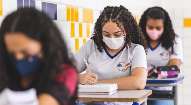 Governo de Alagoas inicia pagamento das bolsas do programa Cartão Escola 10