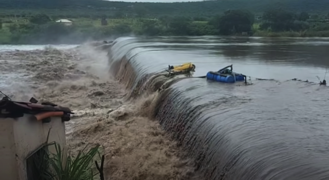 Duas barragens rompem 18 são mortos e 400 mil ficam desabrigados na Bahia