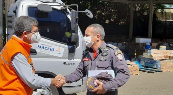 Defesa Civil de Maceió envia donativos para os municípios baianos