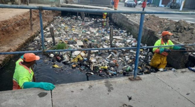 Desenvolvimento Sustentável retira mais de 15 toneladas de resíduos de canal no bairro da Levada