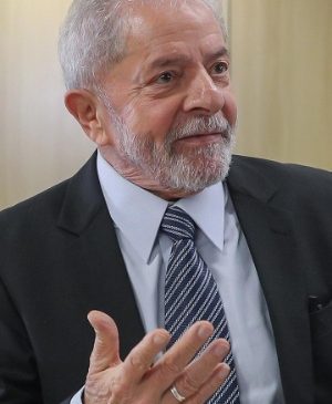 Lula no Twitter: Vamos trabalhar em 2022 para voltarmos a ter um país que nos encha de orgulho”