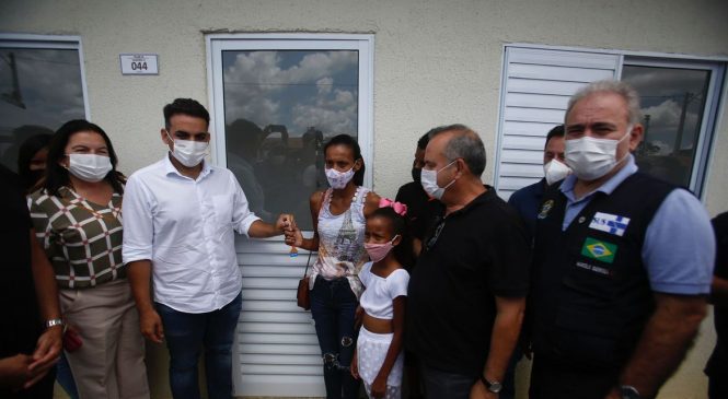 Arthur Lira e Ministros entregam primeiras unidades de residencial em Pilar