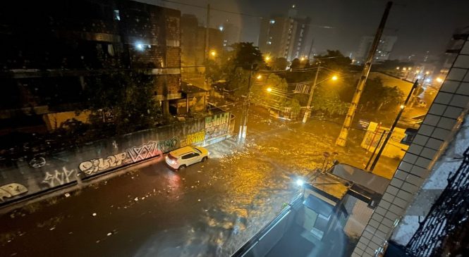Chuvas alagam ruas de Maceió, e Semarh e Marinha emitem alerta em toda AL