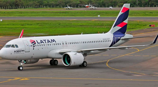 Um em Alagoas: Latam suspende 21 voos por conta do aumento de combustíveis