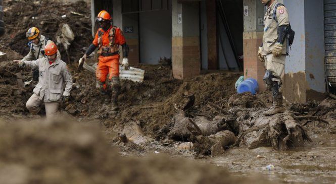 Bombeiros confirmam mais de 170 mortos em Petrópolis