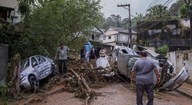 Sobe para mais de 100 os mortos na Tragédia de Petrópolis no Rio